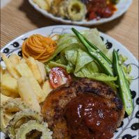 ゆかりさんのお料理〜煮込みハンバーグからのハンバーグ